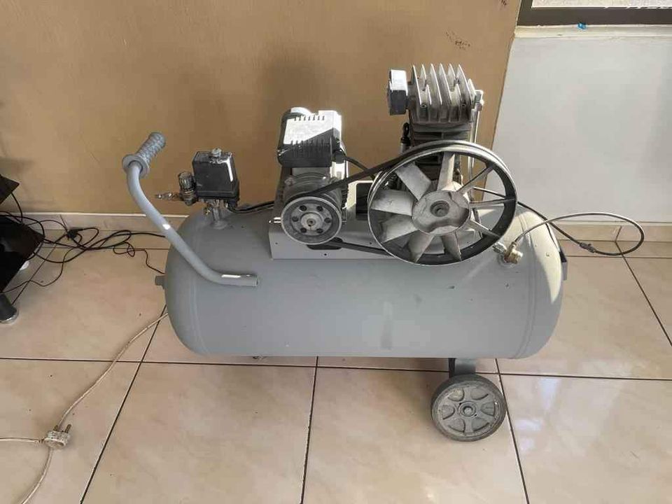 Industrial 100 Liter Compressor for sale in Windhoek Compressors