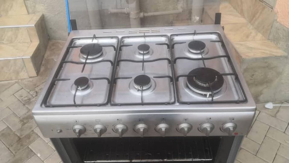 6 plates kelvinator gas stove and oven never used for sale in Windhoek