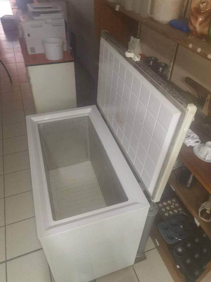 Gas and electricity deep freezer for sale in Okahandja Freezers