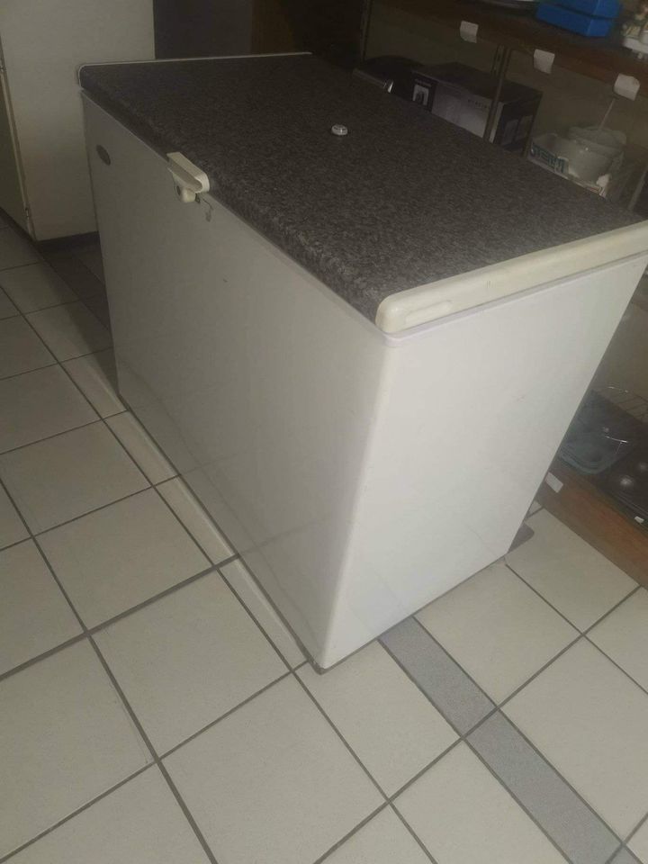Gas and electricity deep freezer for sale in Okahandja Freezers