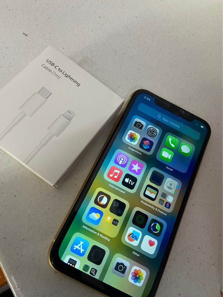 IPHONE XR 128GB photo 2
