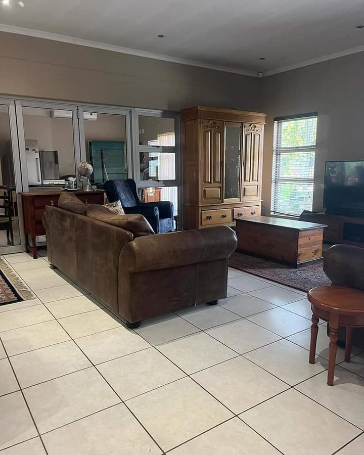Free standing house for sale in Olympia for sale in Windhoek Houses