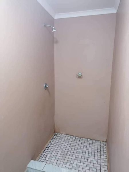 Locations Bachelor Apartment Deals Showers Reference: 1Bedroom Bachelor Flat In Windhoek Flats For Rent