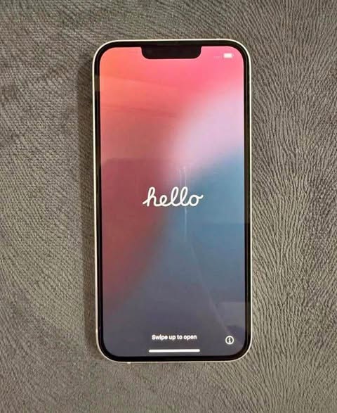 iPhone 13  128GB photo 1