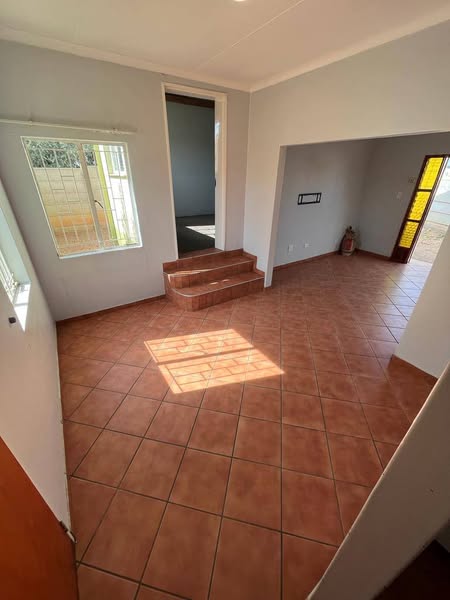 Freestanding House for Sale photo 4