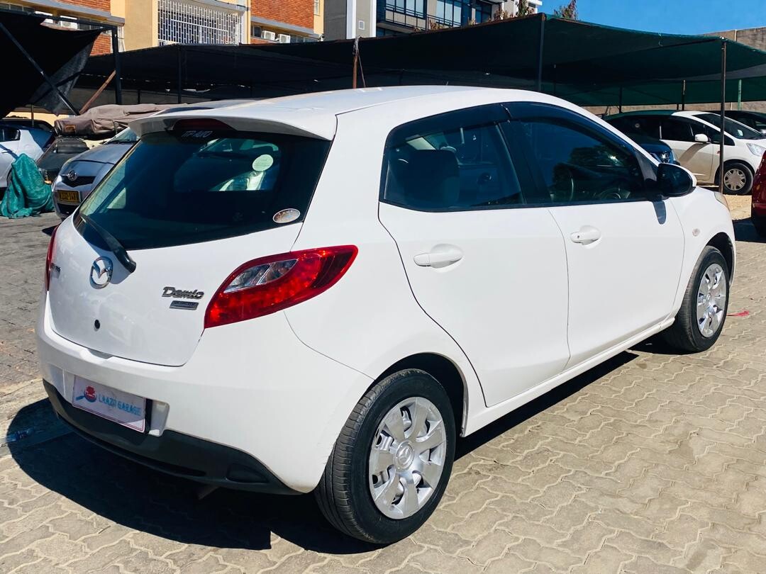 Mazda Demio photo 2