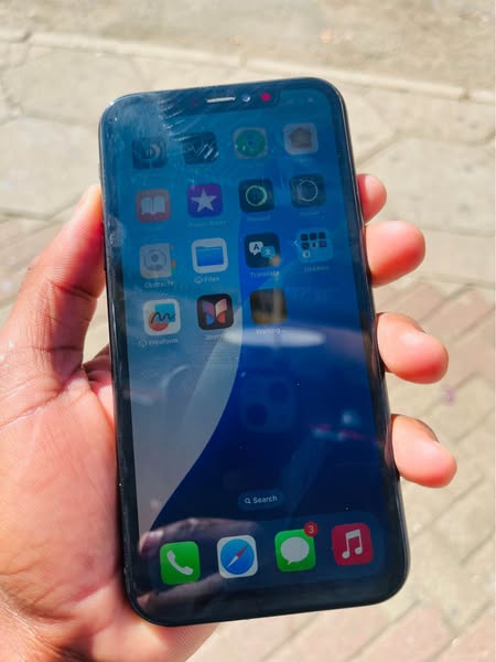 iPhone XR photo 3
