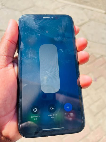 iPhone XR photo 2