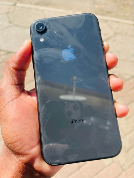 iPhone XR photo 4