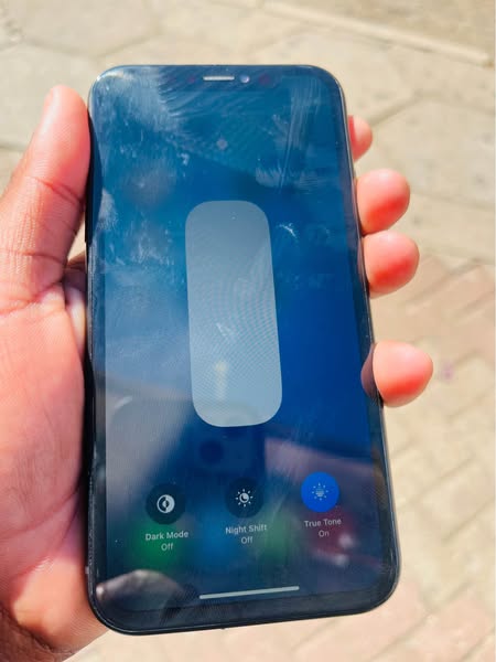 iPhone XR photo 5