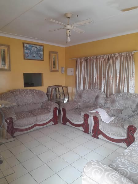 Family home in Soweto photo 4