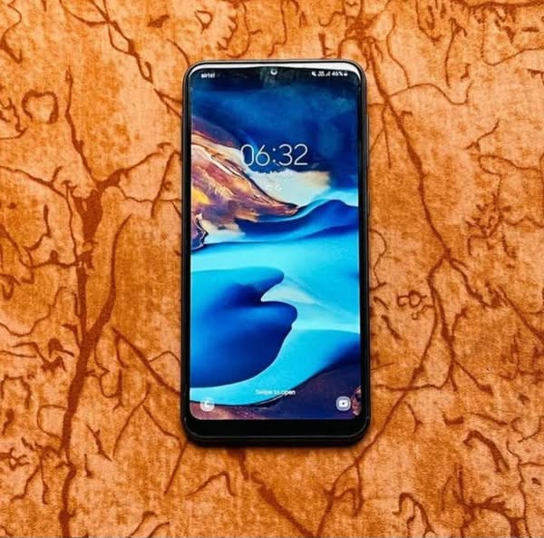 Samsung A10 photo 1