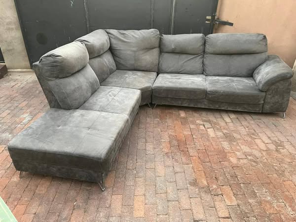 Lshape couch photo 1