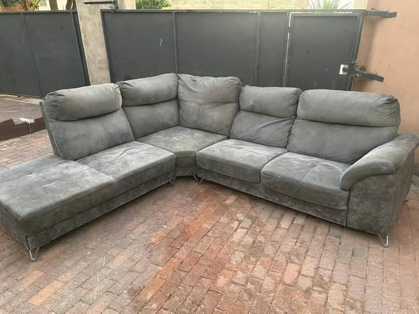 Lshape couch photo 3