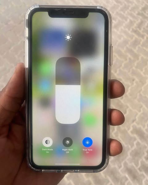iPhone 11 photo 3