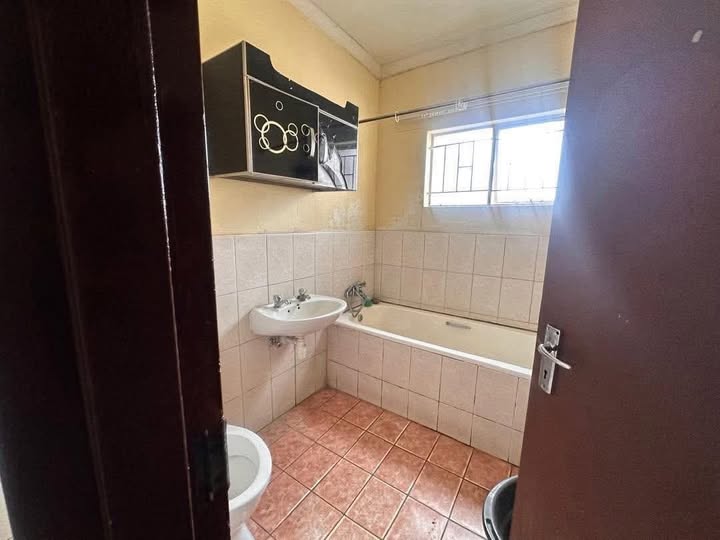 House 4 sale photo 1