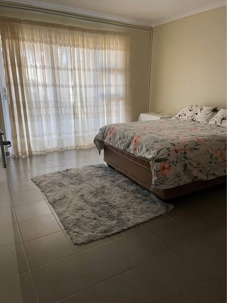 Large room for rent in Olympia photo 1