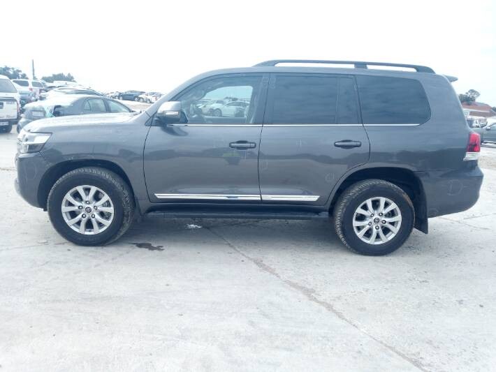 TOYOTA LAND CRUISER 200 V8 4.5D VX photo 1