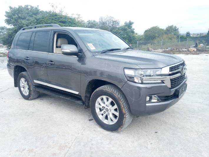 TOYOTA LAND CRUISER 200 V8 4.5D VX photo 2