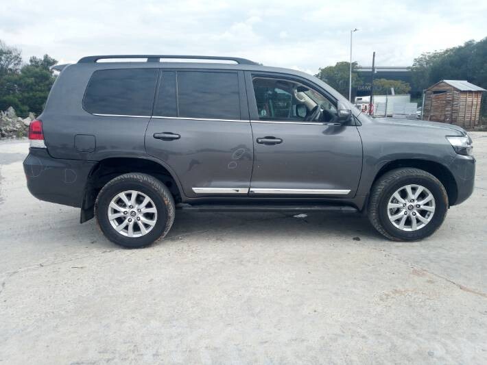 TOYOTA LAND CRUISER 200 V8 4.5D VX photo 8