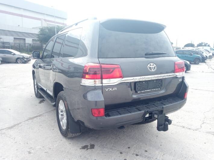 TOYOTA LAND CRUISER 200 V8 4.5D VX photo 6