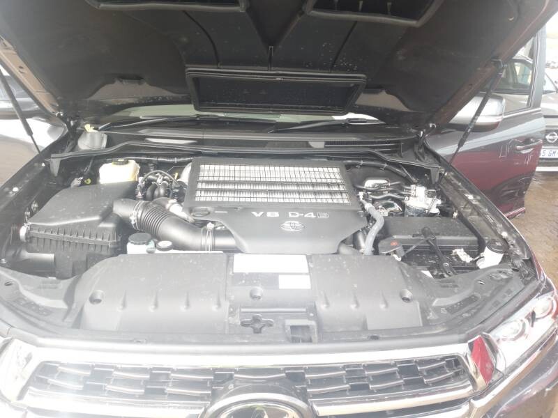TOYOTA LAND CRUISER 200 V8 4.5D VX photo 10