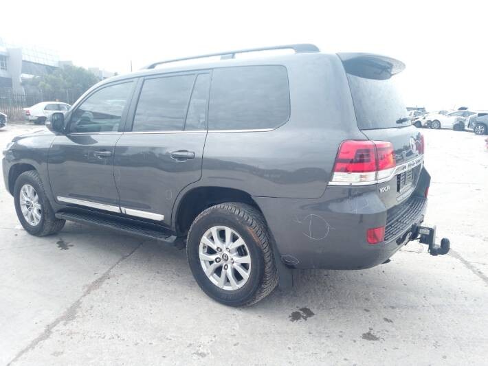 TOYOTA LAND CRUISER 200 V8 4.5D VX photo 5