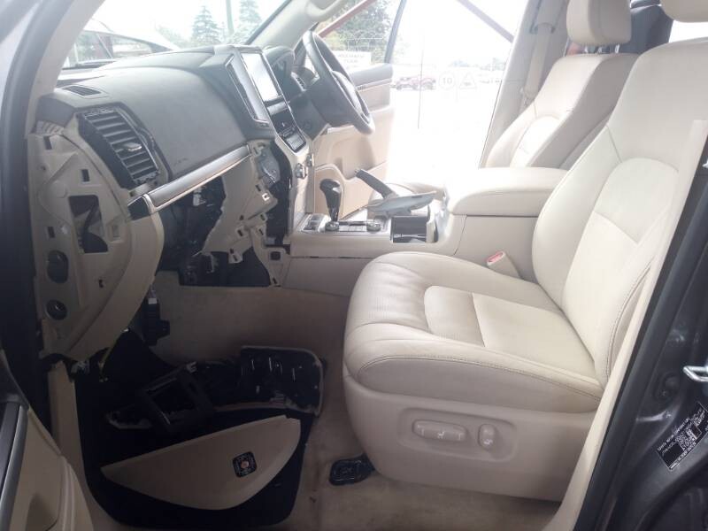 TOYOTA LAND CRUISER 200 V8 4.5D VX photo 11